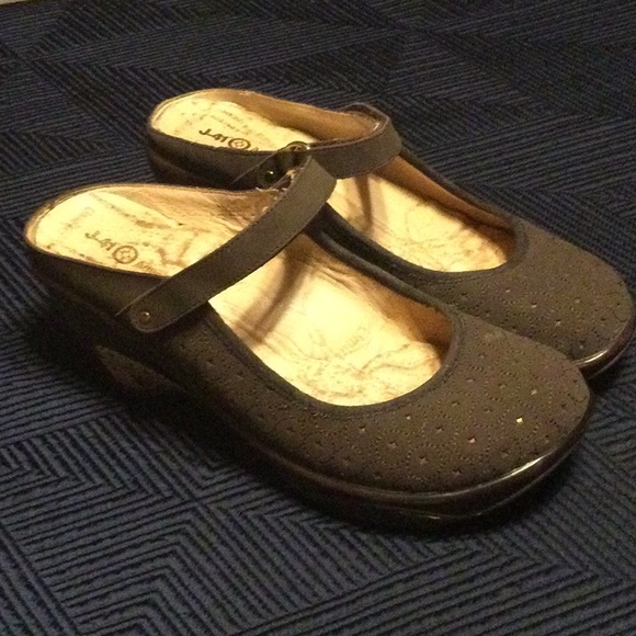 J-41 AdventureOn Jasper 10 brown leather slip on Mary Jane clogs for women - Picture 1 of 6